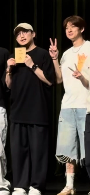 二位不贴是难受吗：是男同事吗：事 