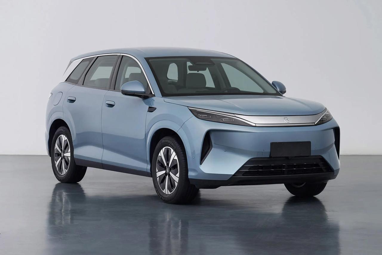 比亚迪又一新车型要来了，第三代元PLUS将于北京车展首发，车身尺寸和续航都会有大