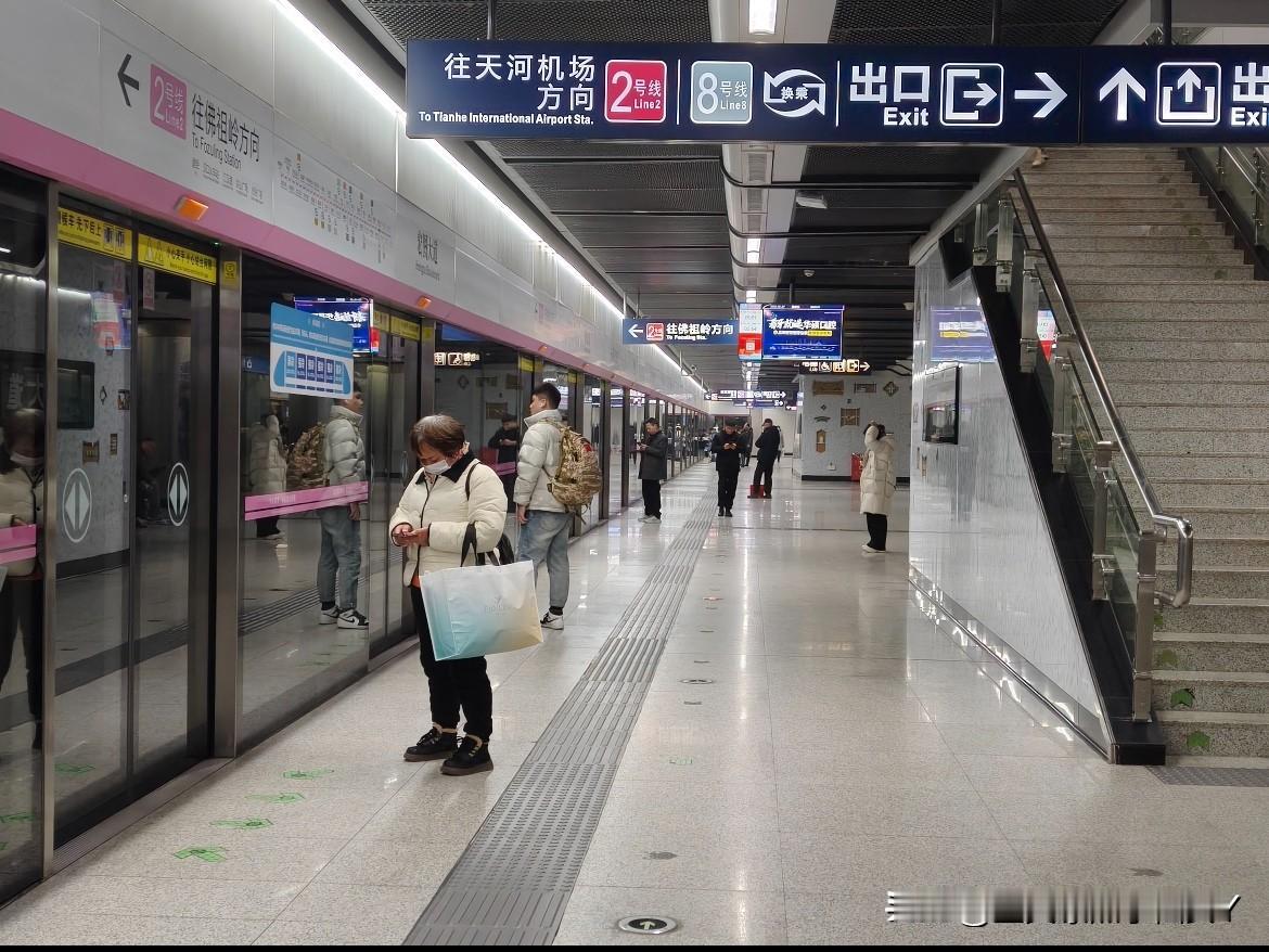 ⁉️⁉️武汉最出名的是什么？
     那还要说嘛？
     当然是热干面啦…