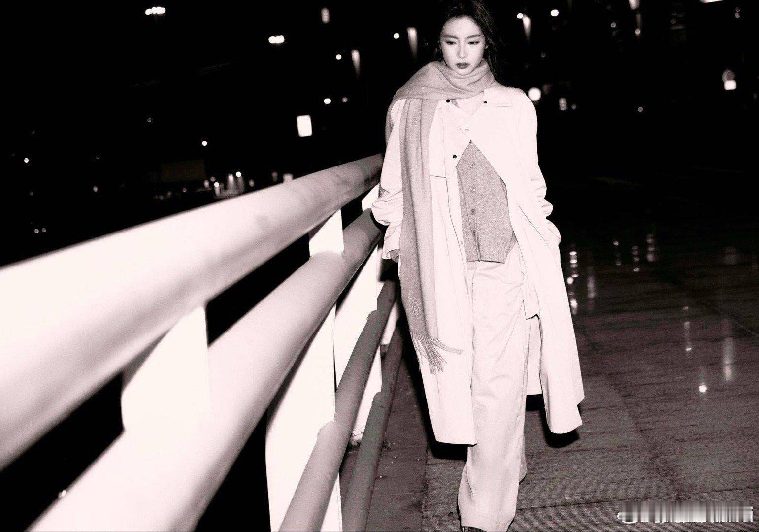 张雅钦高智感溢出屏幕了 张雅钦的美是有层次的。第一眼是舒服，第二眼是惊艳，第三眼