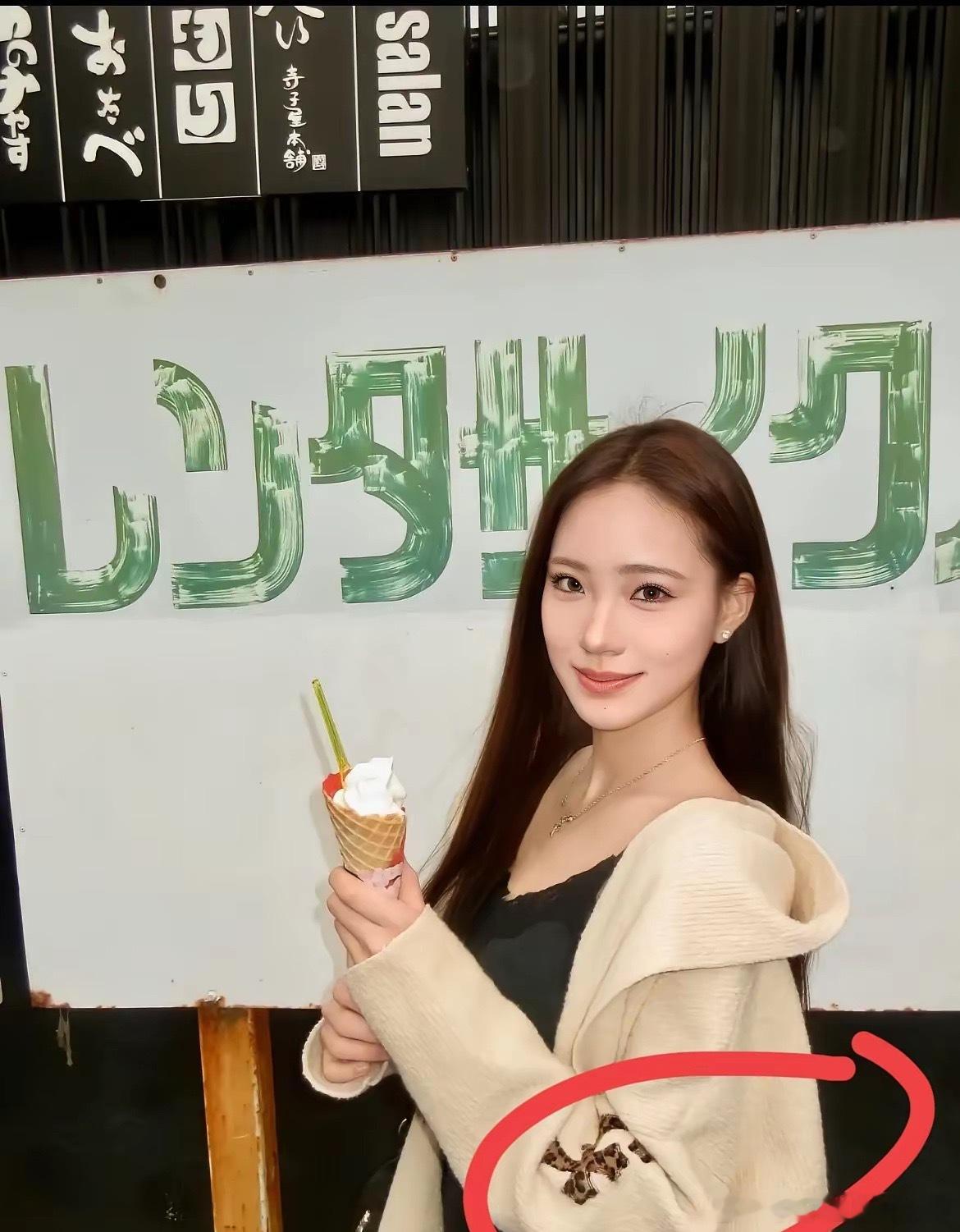 难怪许老三维护姐姐们不嫁豪门，自家已经是豪门了！最近Lily去日本旅游，一身行头