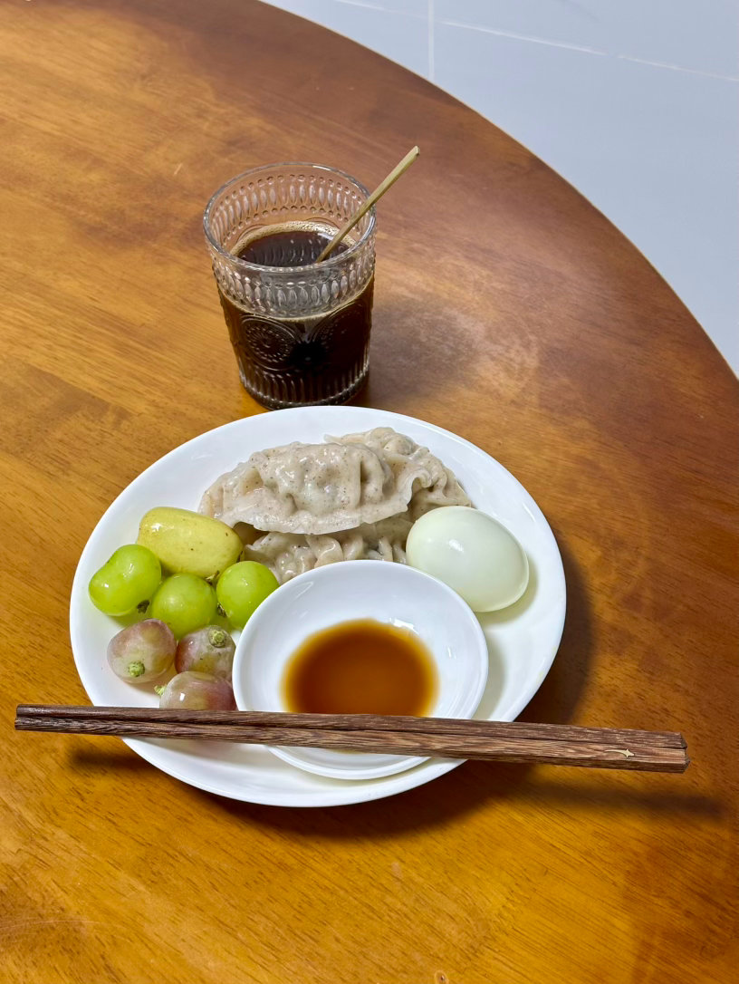 煮两份魔芋燕麦鸡胸肉蒸饺当早饭 成都