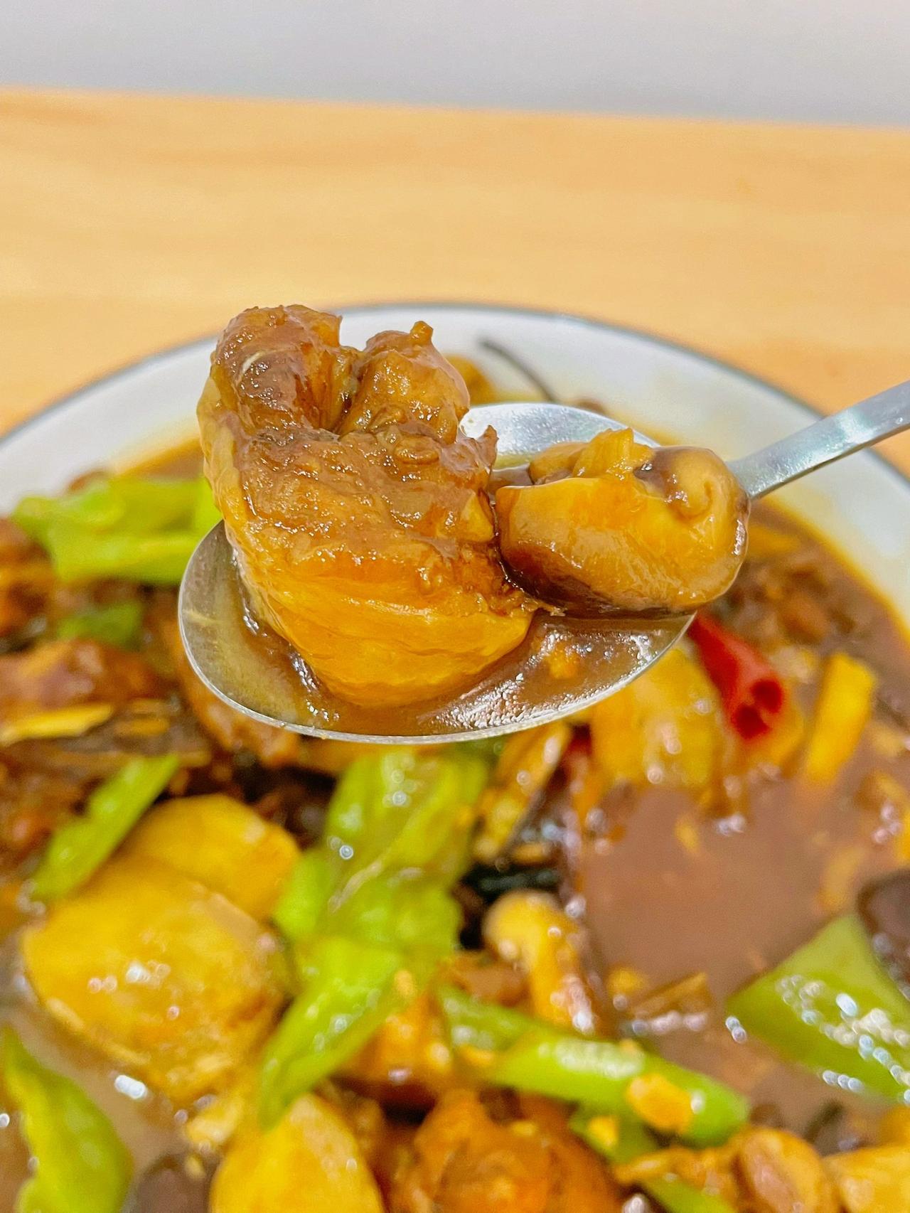 打工人家常黄焖鸡做法，忒费米饭了！
简简单单复刻外面店里的味道
打工人的晚餐
食