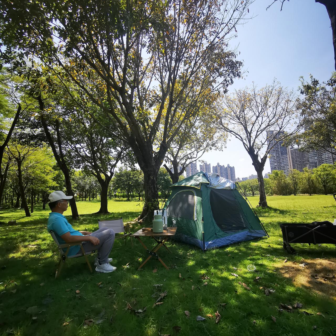 3年前，我辞职准备去自驾游，买了一些旅游的用品。包括小拖车、帐篷、桌椅、地垫等等