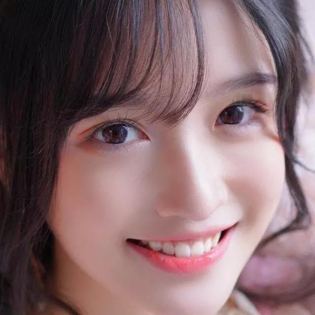 笑靥如花，甜美动人，元气满满的一天！😊少女感笑容 少女感微笑女孩 少女的笑容 