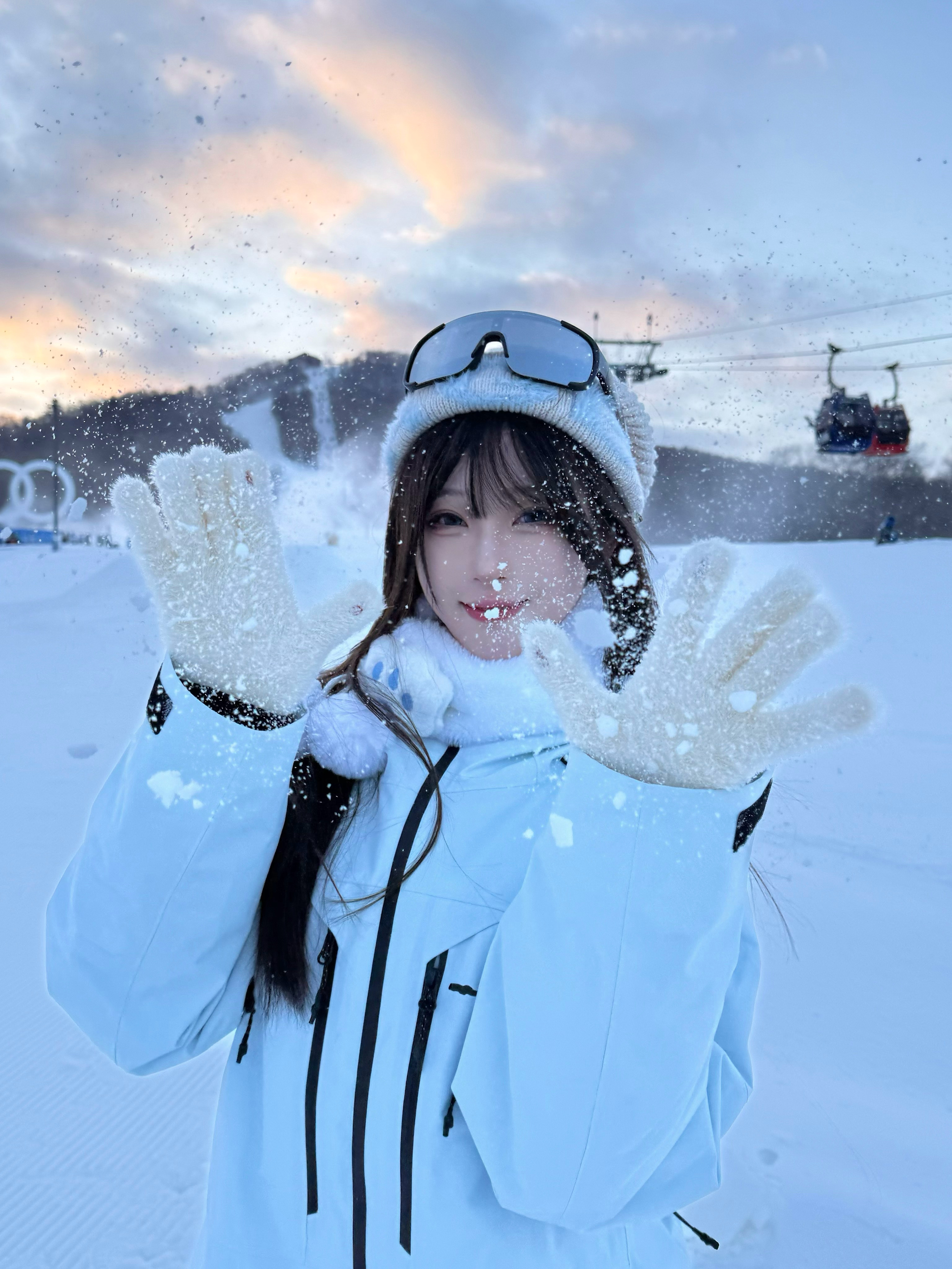 雪花飘落 世界都变得柔软喽 