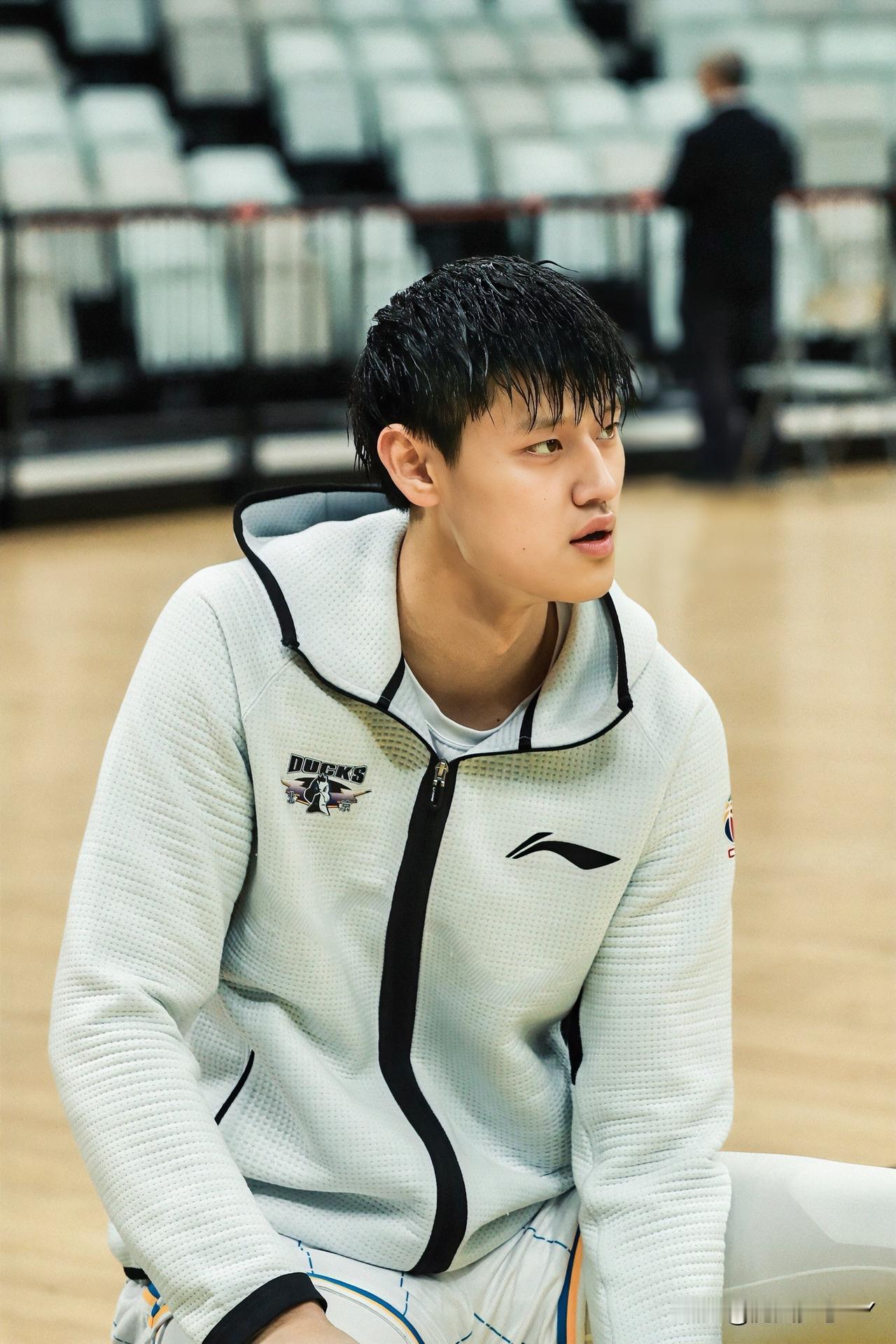 曾凡博终于完成注册
让许利民终于松了口气
万万没想到，一封澄清信让
曾凡博错过了