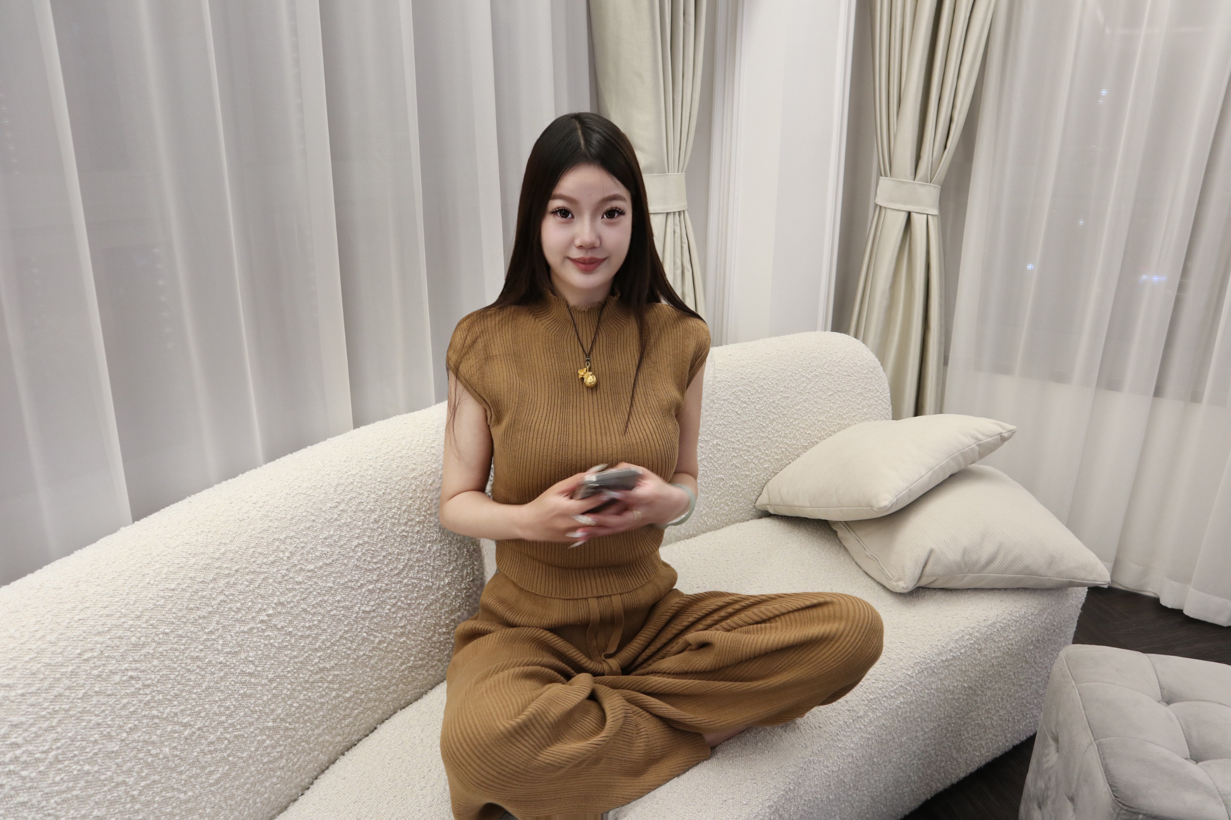 与沙发的恋爱季 🛋️冬天真的很喜欢宅在家！ ❄️你的城市下雪了吗 