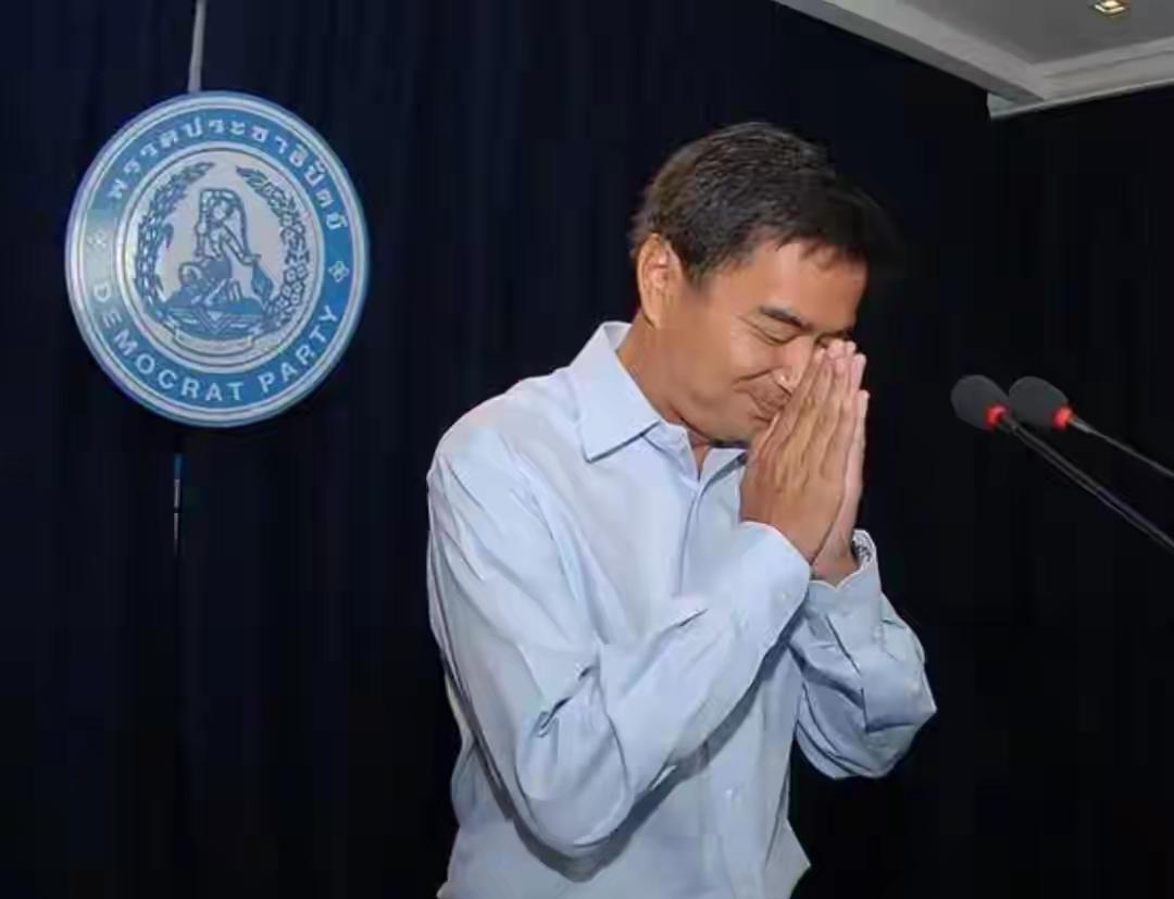 泰国最老政党遭遇危机！前总理出山作出承诺，泰民间沸腾