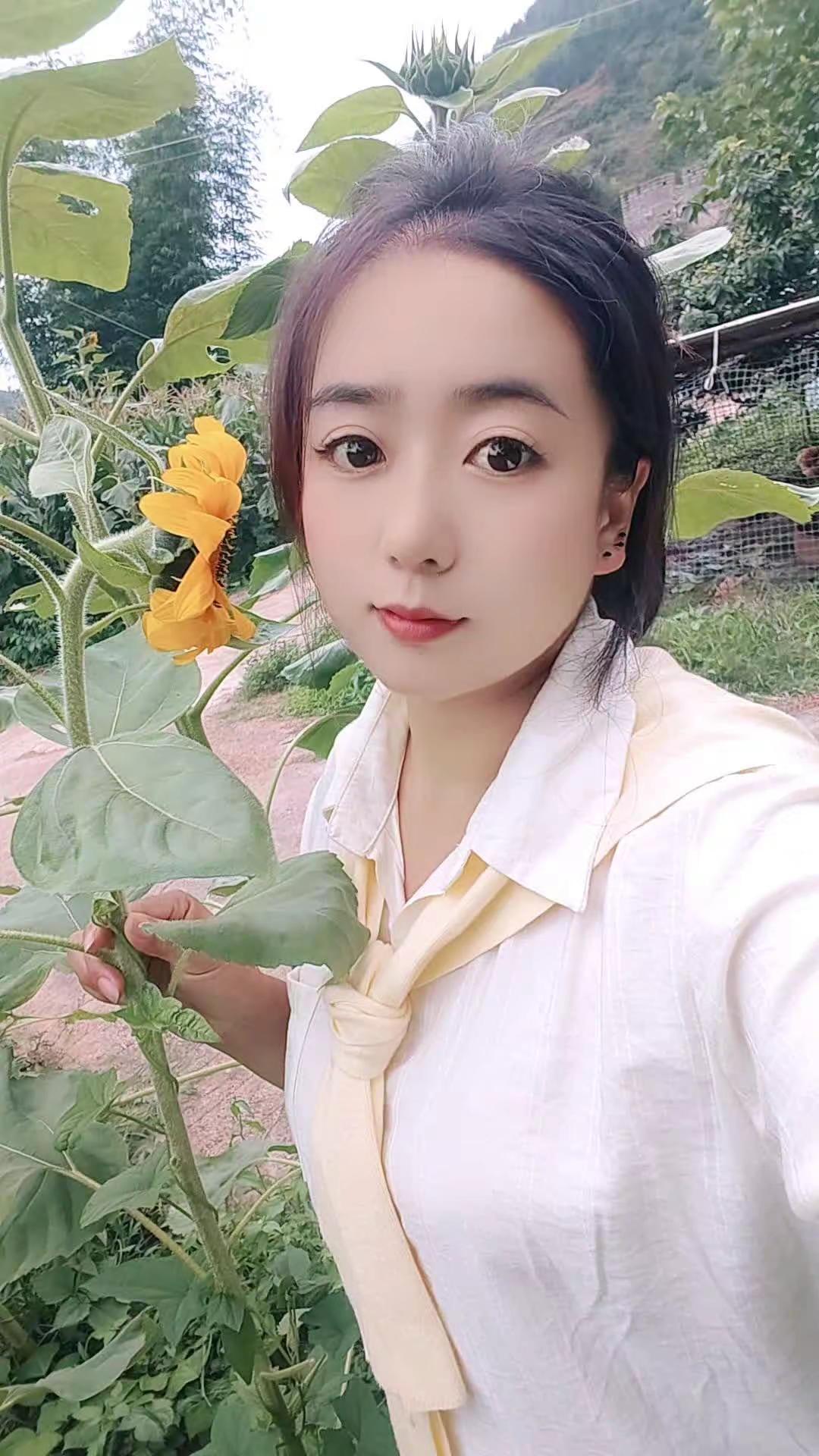 特别的日子，普通的自己，成年的生日不说生日快乐，那就祝自己无病无灾，万事顺遂，不