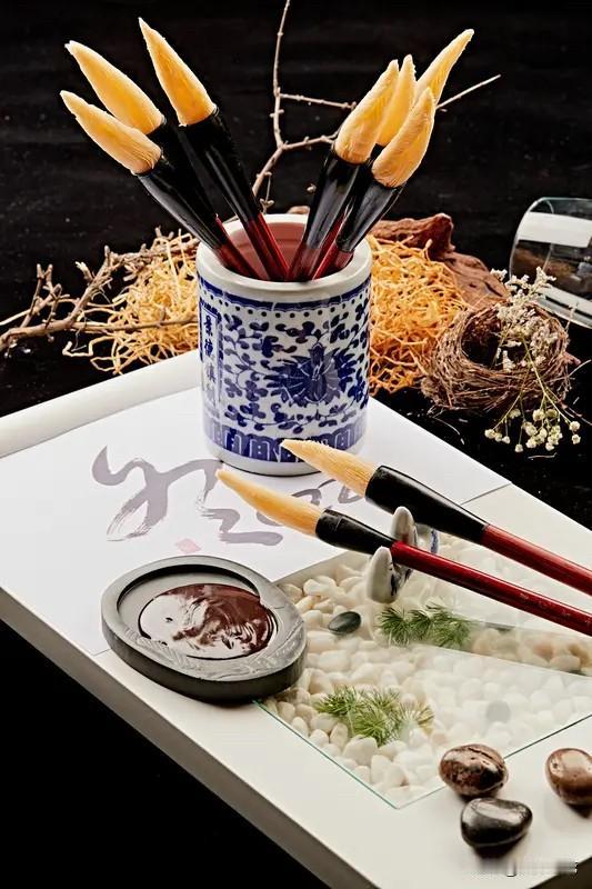 下联：琴棋书画度春秋。
油盐酱醋伴日月，琴棋书画度春秋。平凡生活与高雅艺术交织，