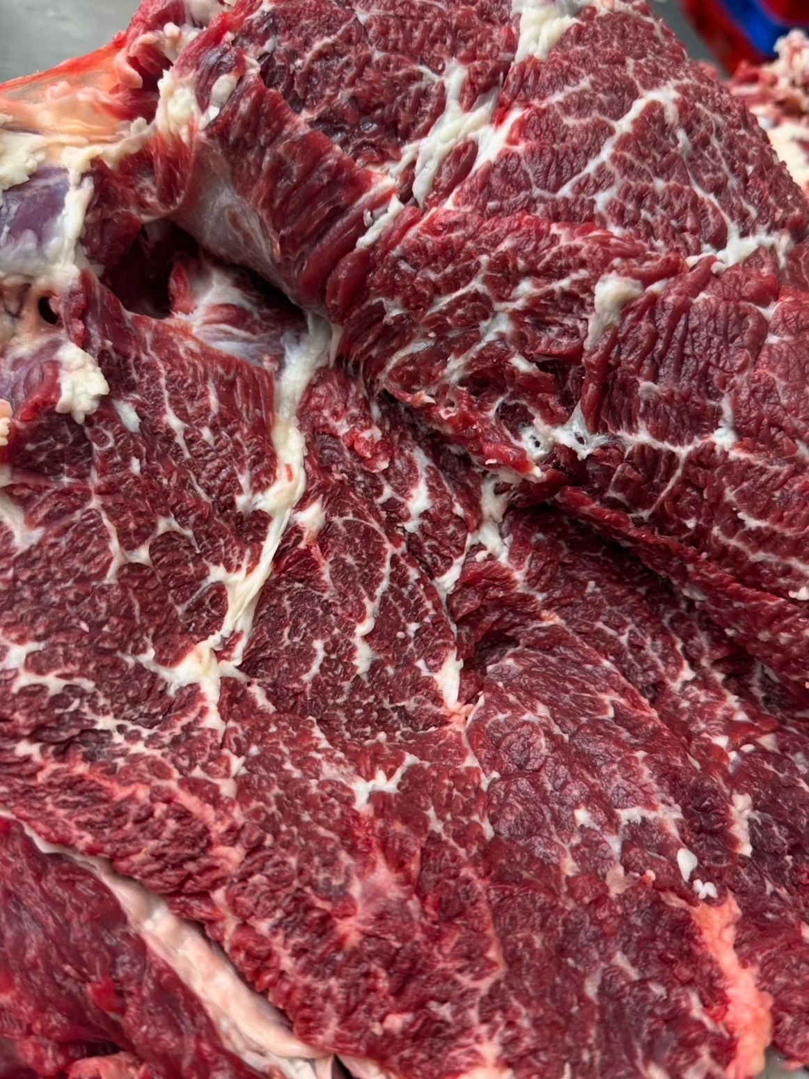 先买2斤雪花牛肉，至于是做烤肉？爆炒？还是烫火锅？下午再定。