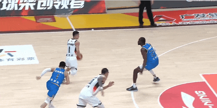 终于明白国家队为什么都投不进三分球了！王岚嵚高诗岩胡明轩三个人加起来投进的三分球