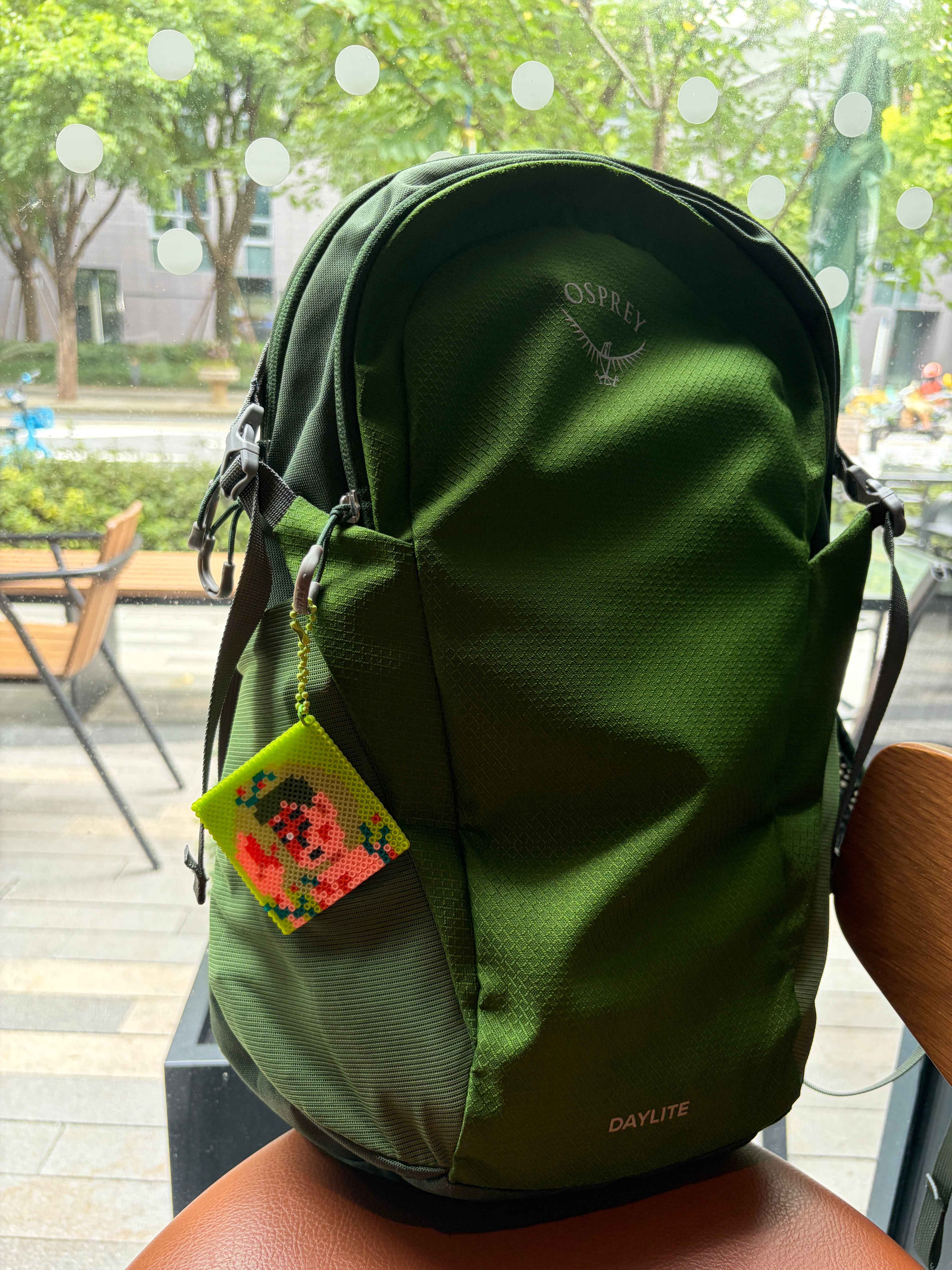 阿福的拼豆作品，图案是方大同梦想家专辑封面，我用了一个1899元的耳机换来的方大