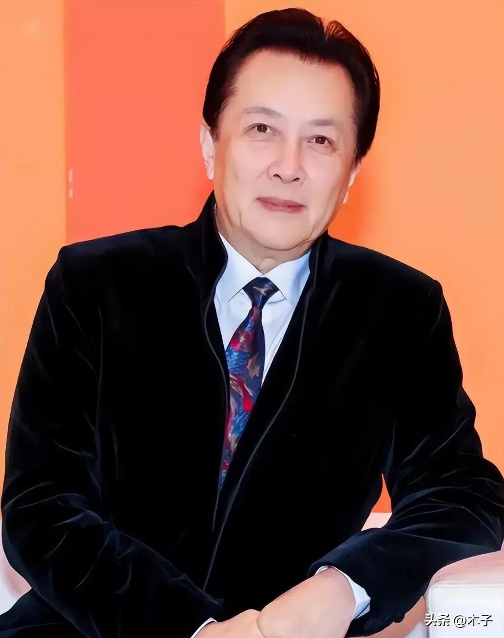 万万没想到，演了一辈子皇帝的唐国强，转战短剧了。演了半辈子少女的刘晓庆，转战短剧