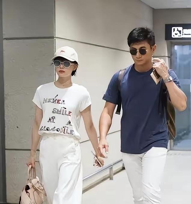 吴奇隆和谁牵手的女孩子是谁？看上去非常有气质