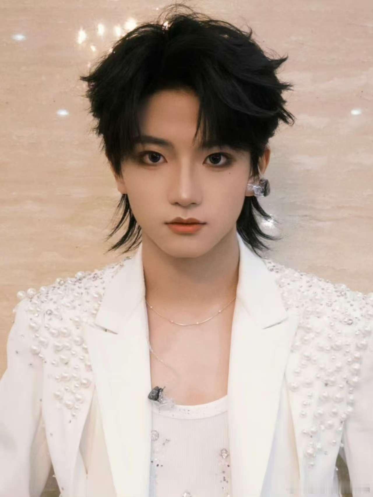 vogue拍的王橹杰穆祉丞vogue镜头下的王橹杰穆祉丞VOGUE发了王橹杰穆祉