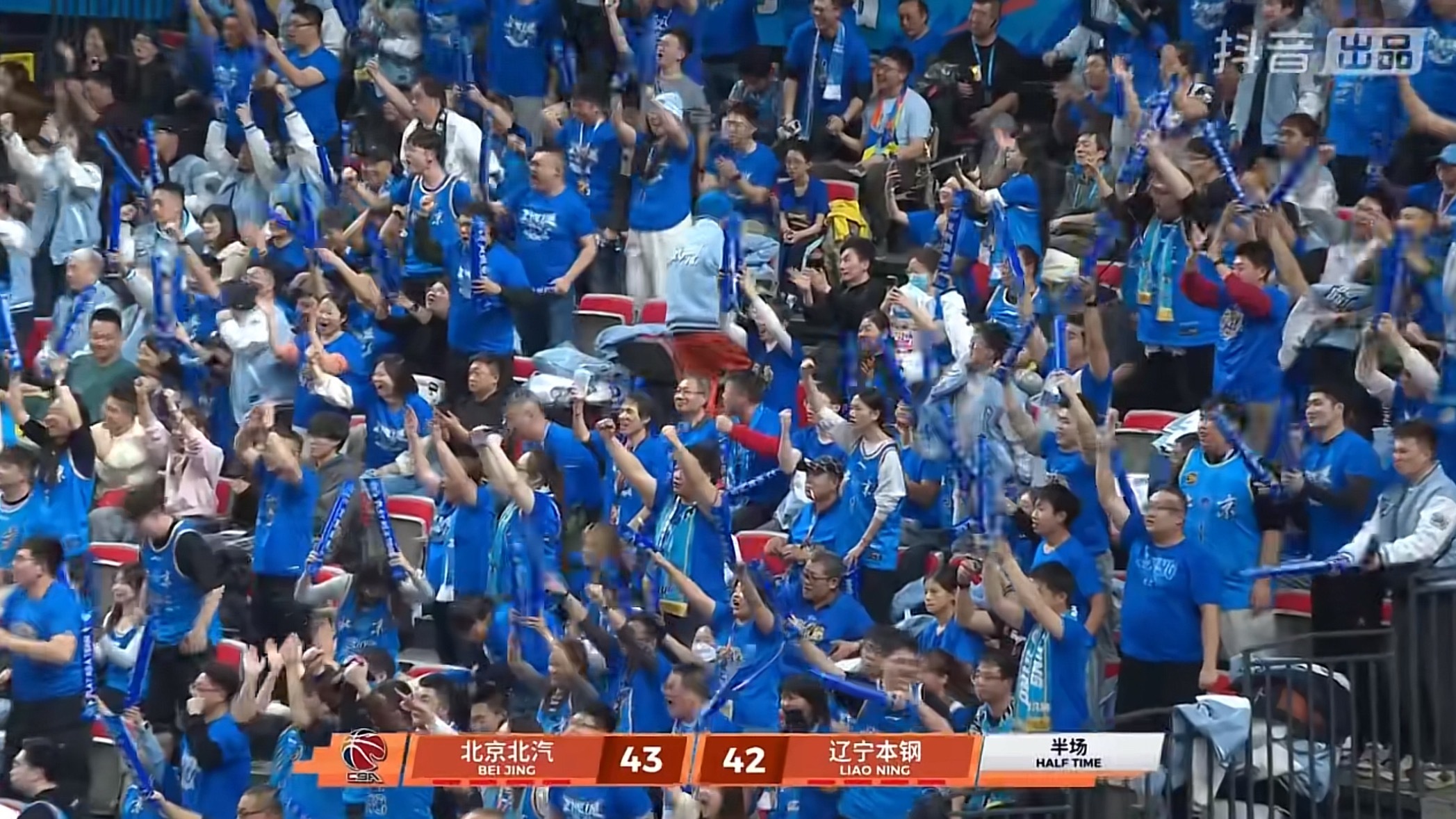 辽宁客场对北京半场比赛结束辽宁队暂时落后1分相当相当不错了！！辽宁男篮北京男篮v
