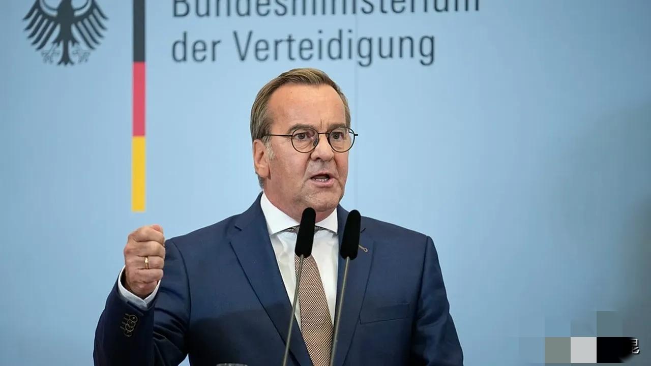 德国国防部长鲍里斯·皮斯托里乌斯今天说：“我们没有发动这场战争。全世界、还有特朗