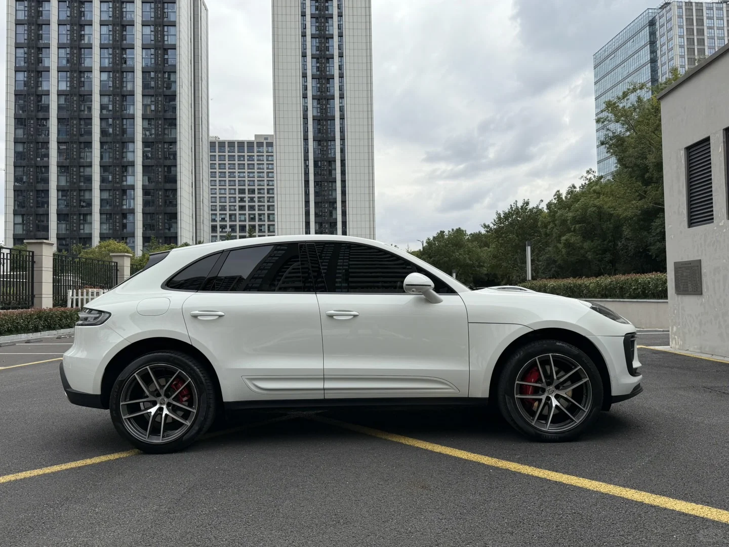 6折出个人一手23年保时捷 Macan S
