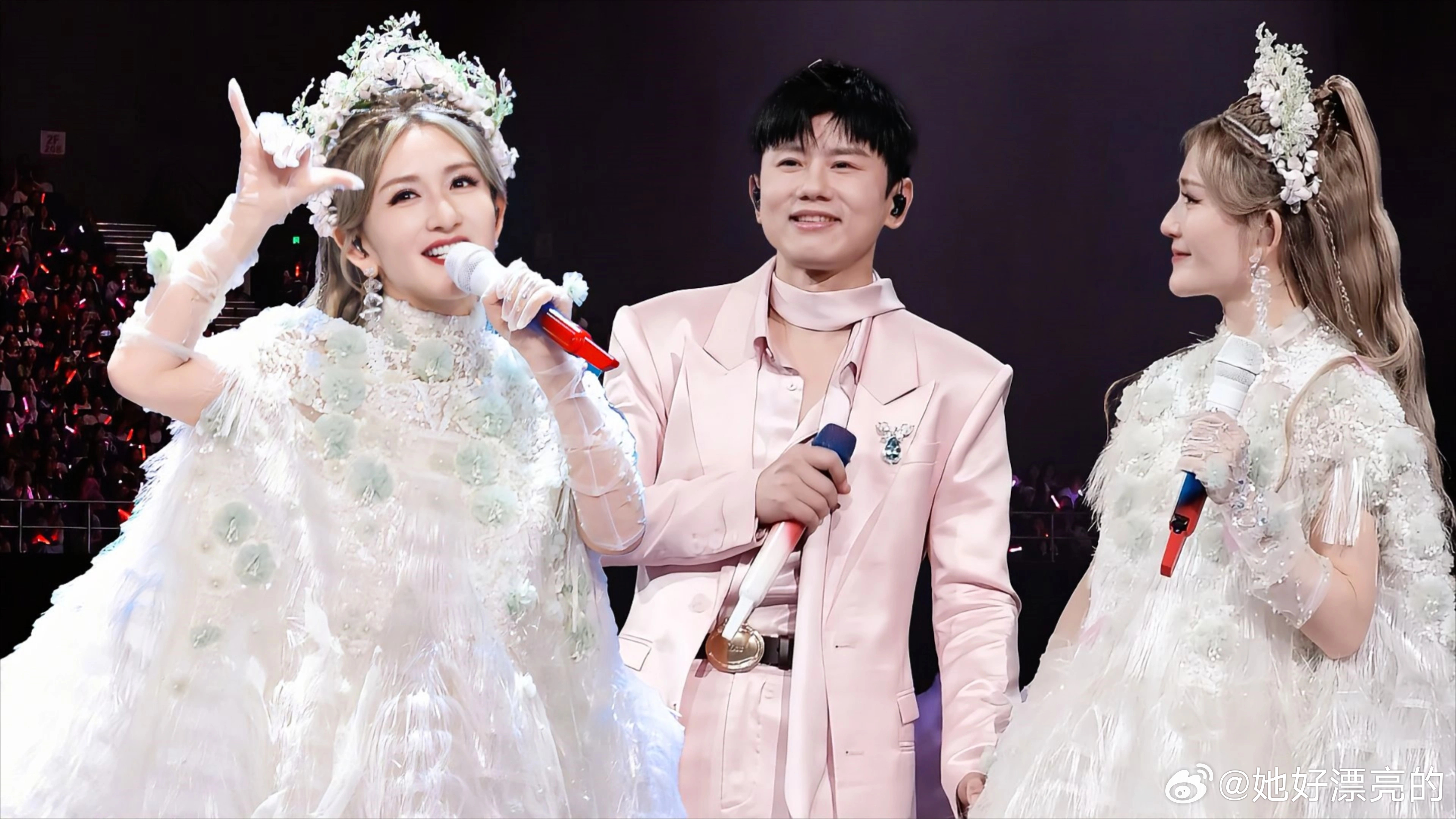 小沈阳开演唱会忍了，岳云鹏开演唱会也忍了，但谢娜开演唱会，这次让人忍无可忍了。 