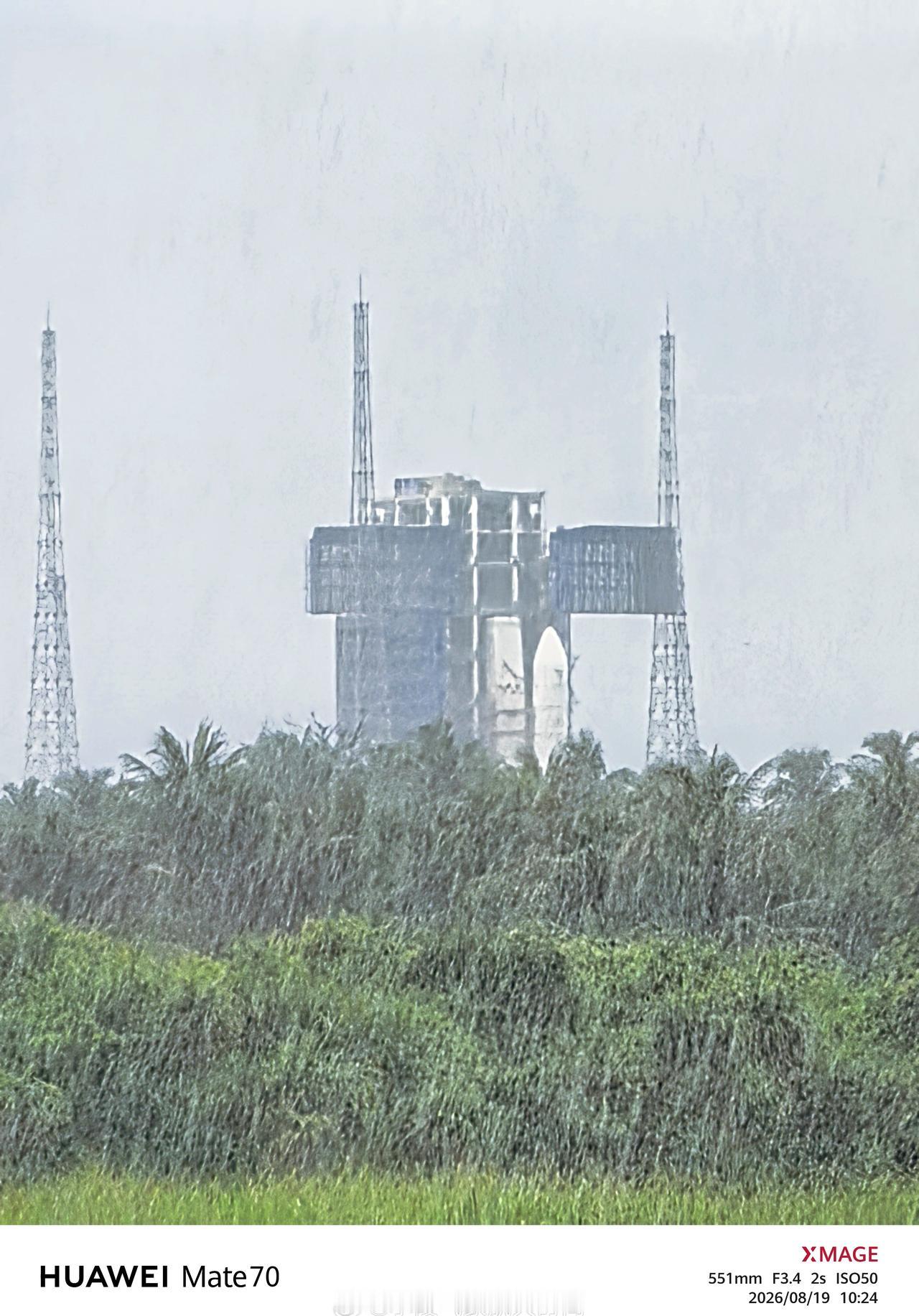 先生，这得淋不少雨[吐舌] ​​​