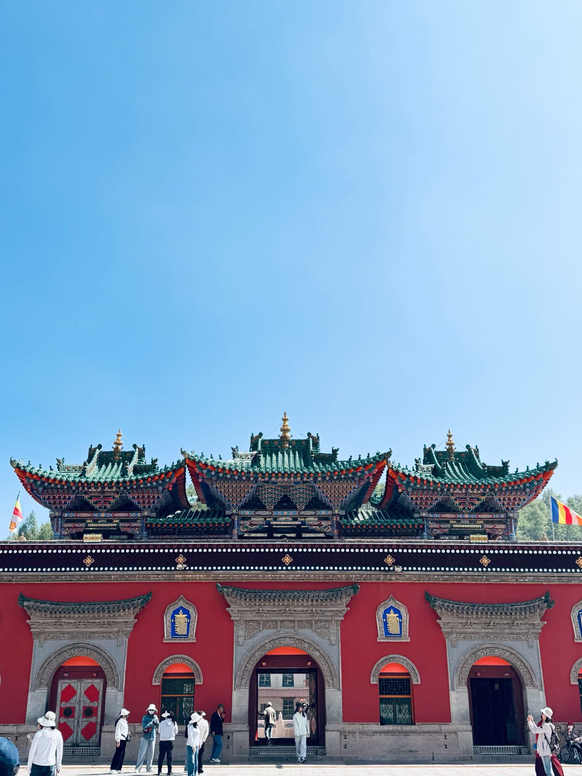 住房九怕一怕门前剪刀路二怕两高夹一低三怕房后开后门四怕院内乱搭棚五怕大房搭小房六