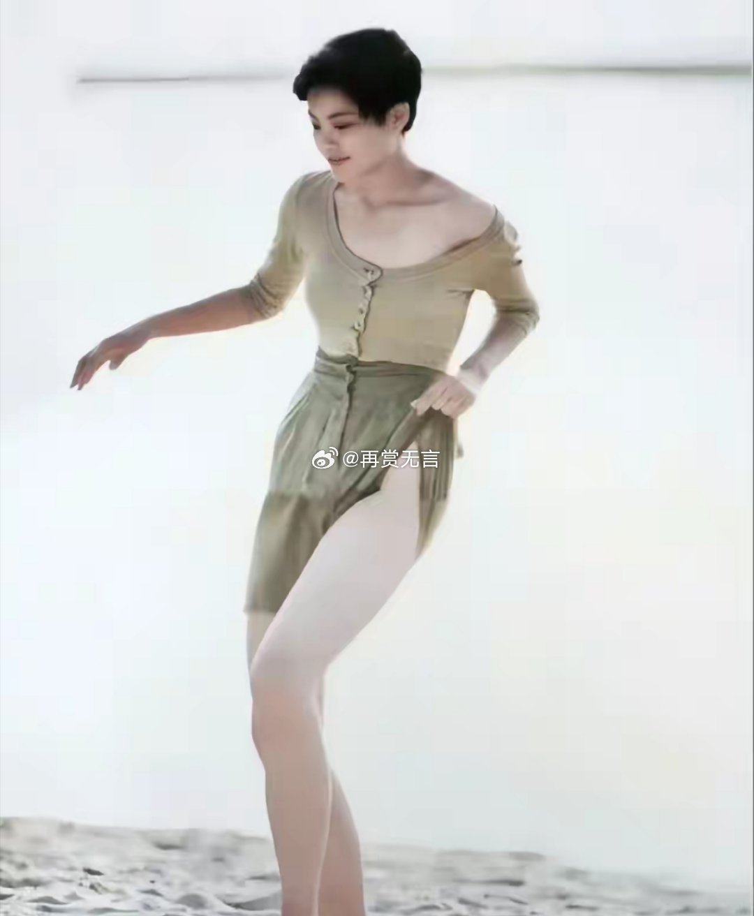 20出头的王菲，颜值已经有天仙的状态了。 