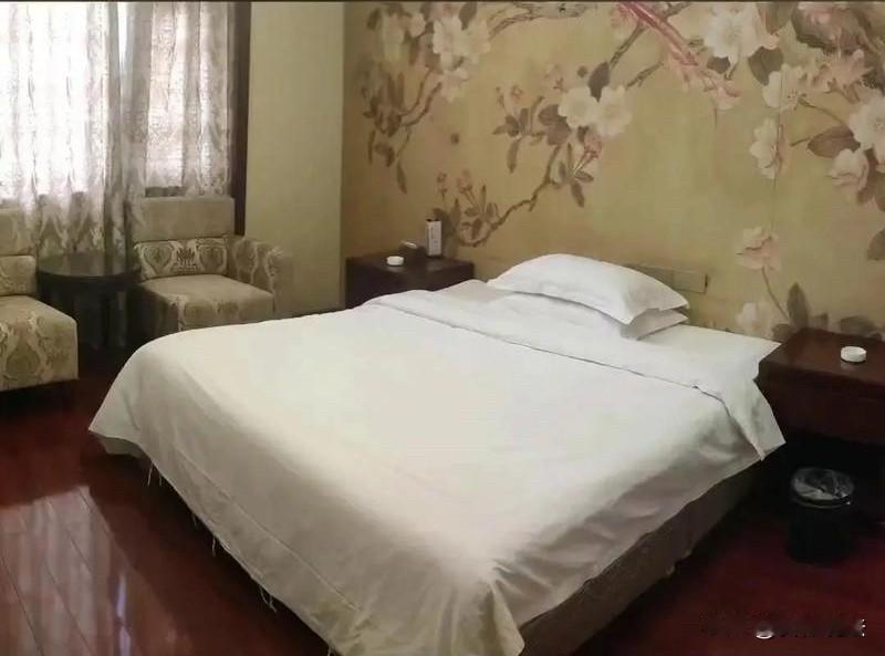 “冤不冤？”北京，男子让一女子为自己“服务”，而后按照约定转给女子300元。3个