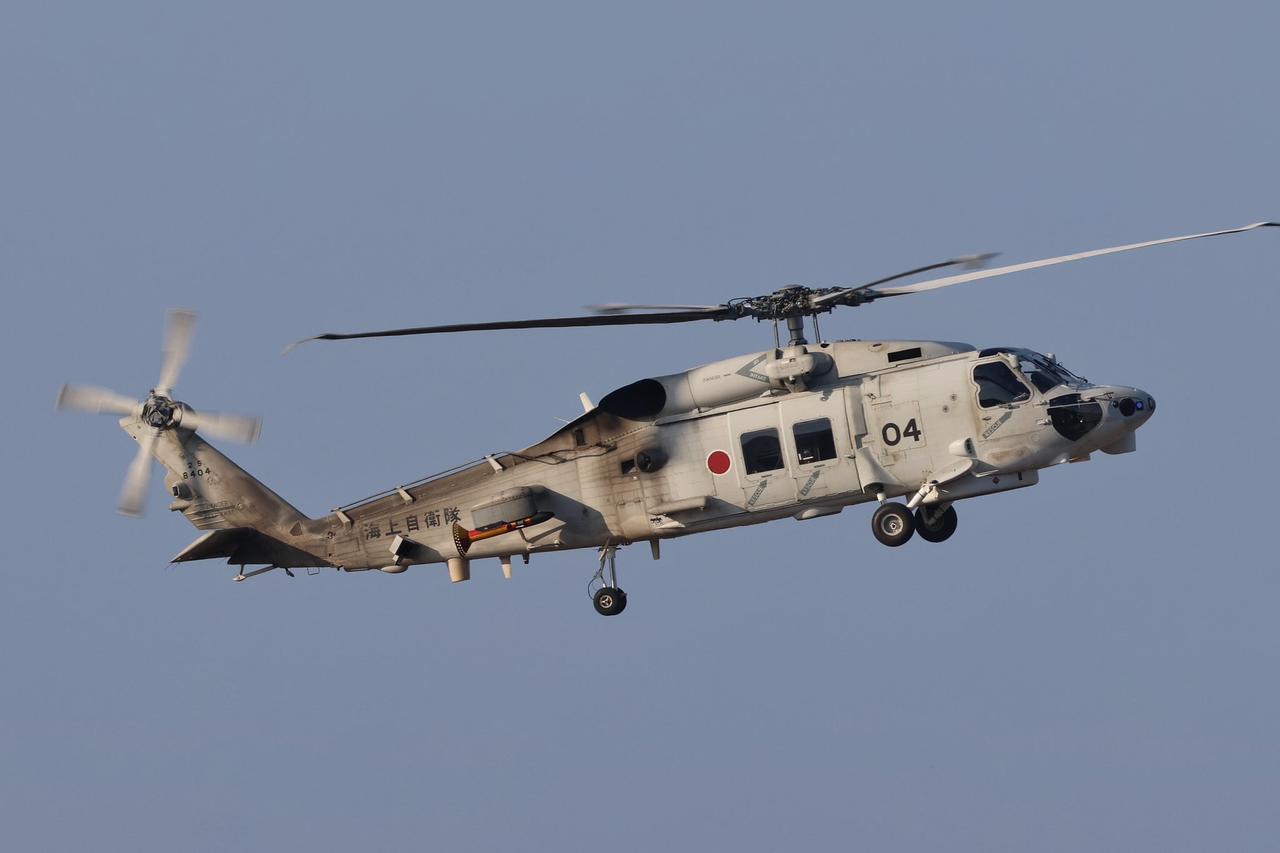 20日，日本海上自卫队一架SH-60K海鹰直升机，在长崎县大村湾附近进行飞行训练