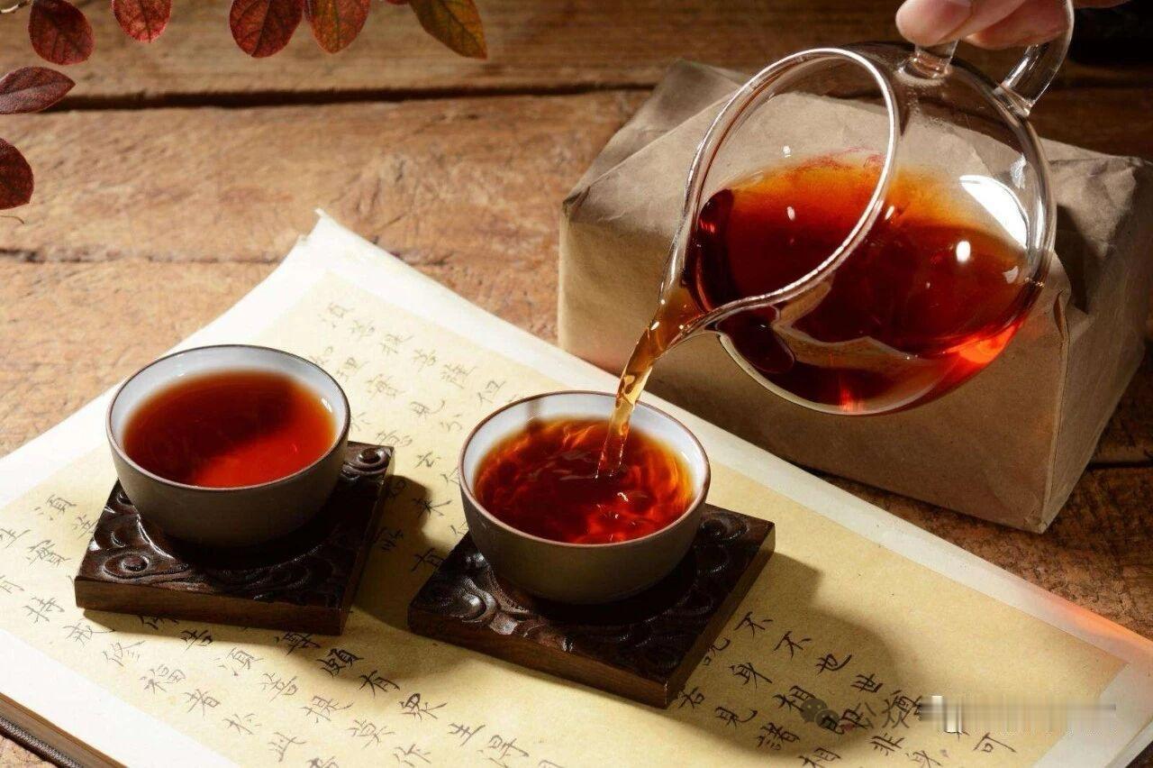 宴清都 · 忆与香城诗友聚会

诗友香城聚，今遂愿，结识文雅新伍。潜山绿翠，淦水