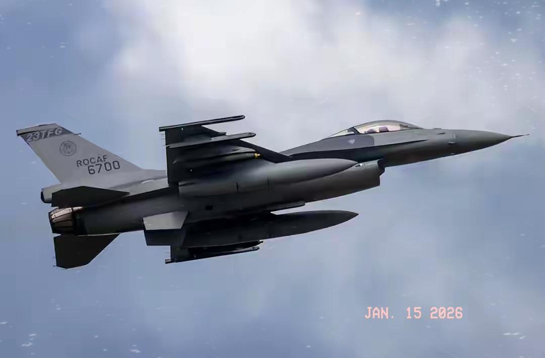 .台湾刚刚宣布了，
黑匣子定位成功，
29岁飞行员仍然失联......

台空军