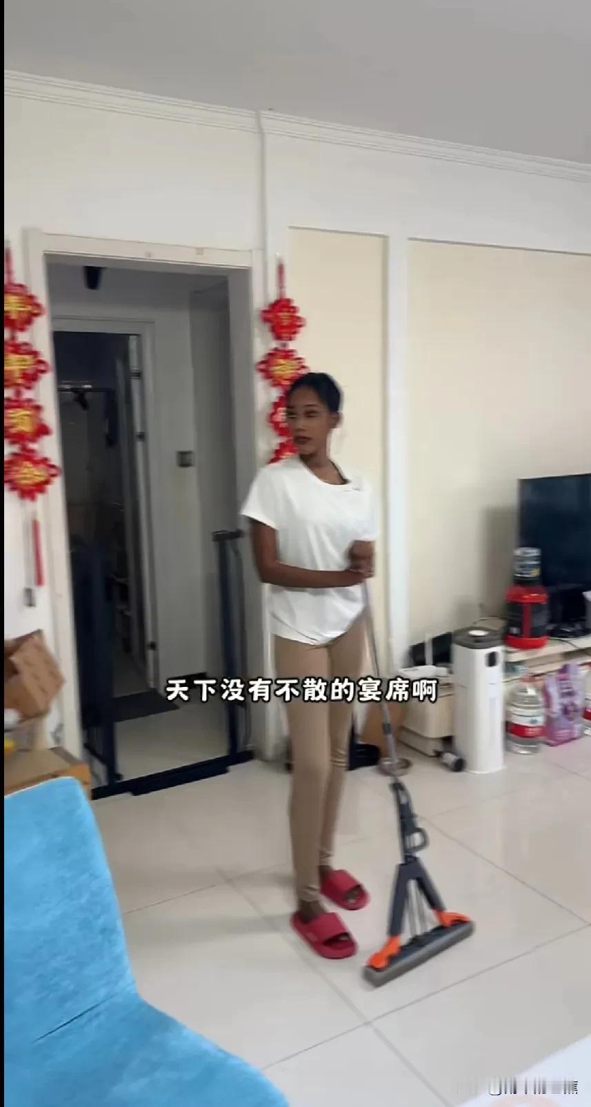 子恒和艾瑞克还是要分开了，两人很伤感，哭的饭都没好好吃。
还好，我从来都没有相信