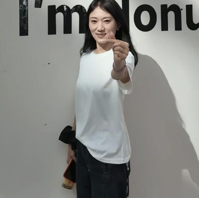 林丽掉粉原因网友也发现了
厉爸国庆节发动态已回浙江

自从林丽回到天津以后发布了