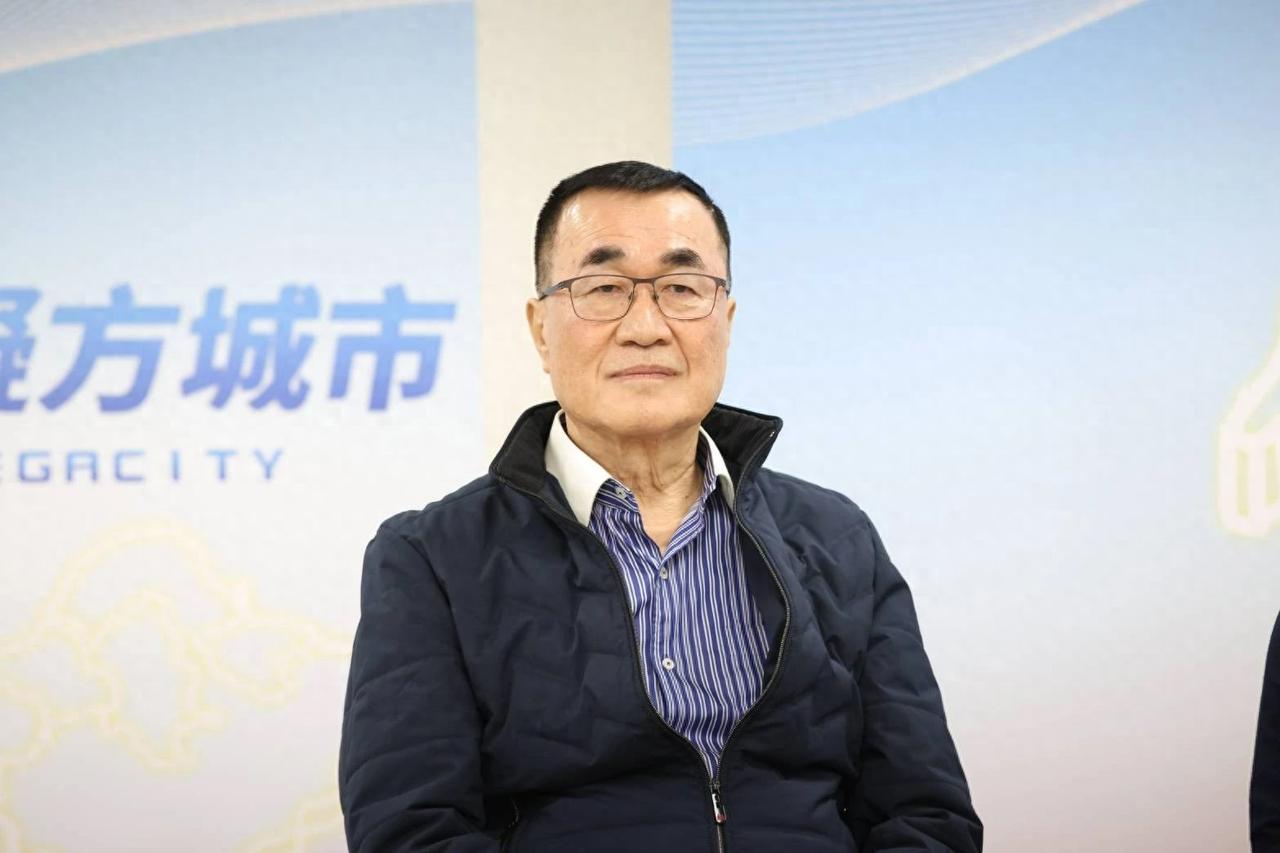 国民党台北市议员钟沛君在中天政论节目《大新闻大爆卦》中指出，李四川的最大品牌优势