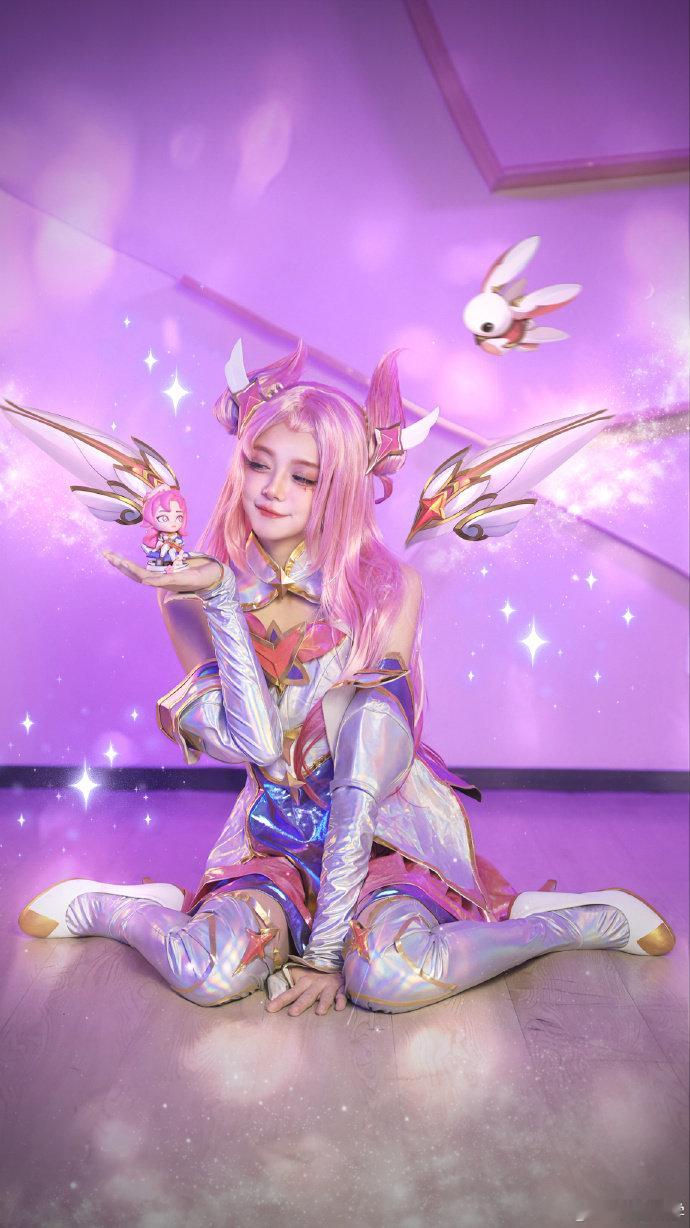 骆歆，kitty和Mayumi三人都COS了卡莎[哇]大家觉得谁COS的更还原呢