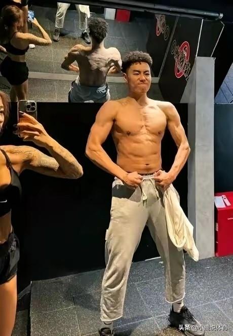 太狠了！李添荣效率直接炸穿天际
 
复出只打四场。
投篮二十四中二十一。
命中率