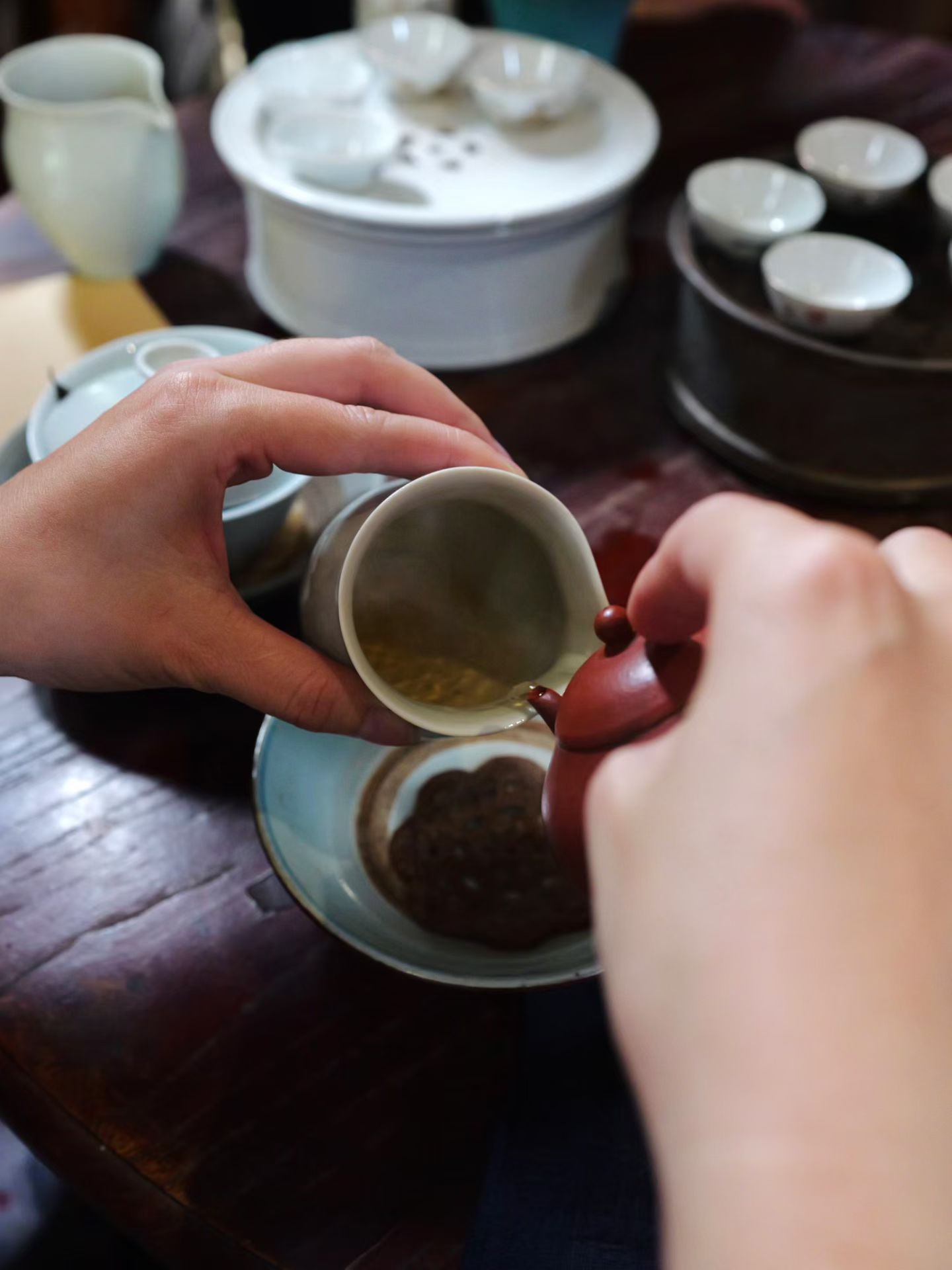 品茶赏器交友  茶洗浮躁，书润心性。 