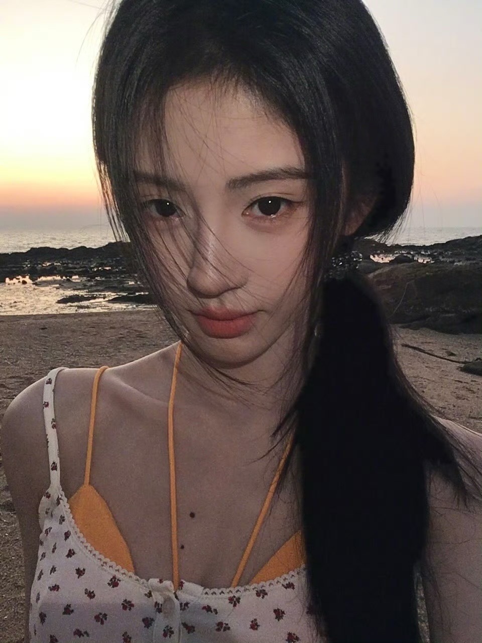 鞠婧祎橘色头巾look鞠婧祎海边橘色look 来了 