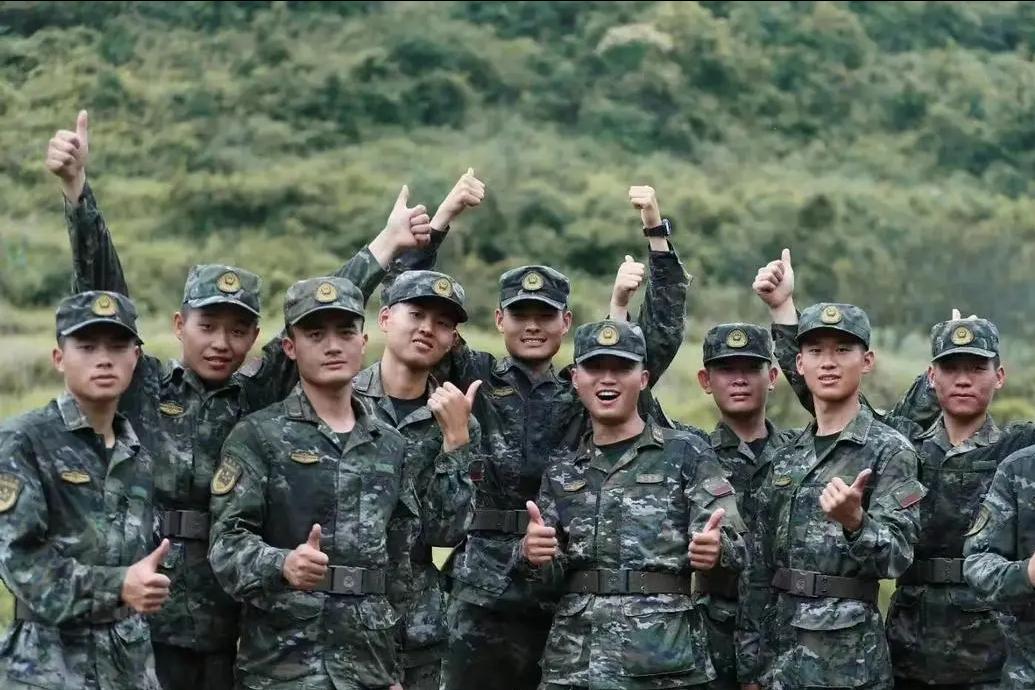 那一年我们五个人同时离开部队，只有我选择自主择业，其他四个都是分配工作，其中有一