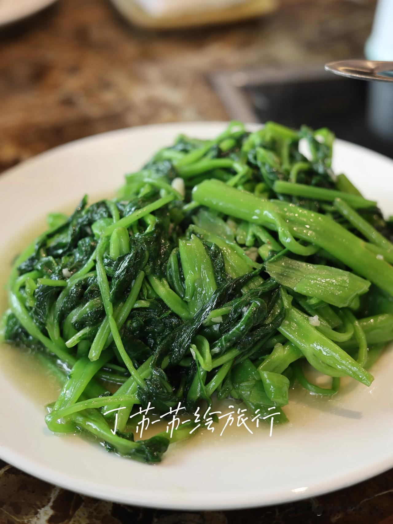 12月的第一站三明
下动车直接奔美食 花梅园餐馆，非遗酱鸭安排
上，榨菜滑肉汤回