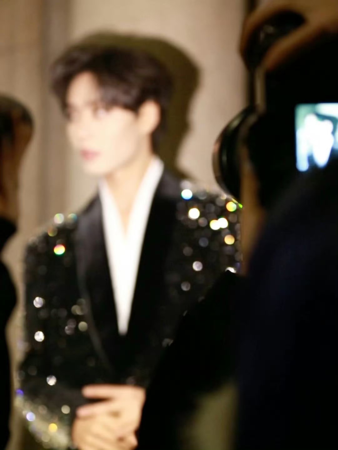 娱乐柯淳尖叫之夜出图柯淳亮片西装柯淳亮片西装！！燥候今晚 