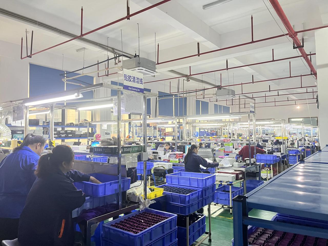 三星、东芝走了，把生产线搬去了越南。阿迪耐克也走了，把工厂转移到了越南，现在连佳