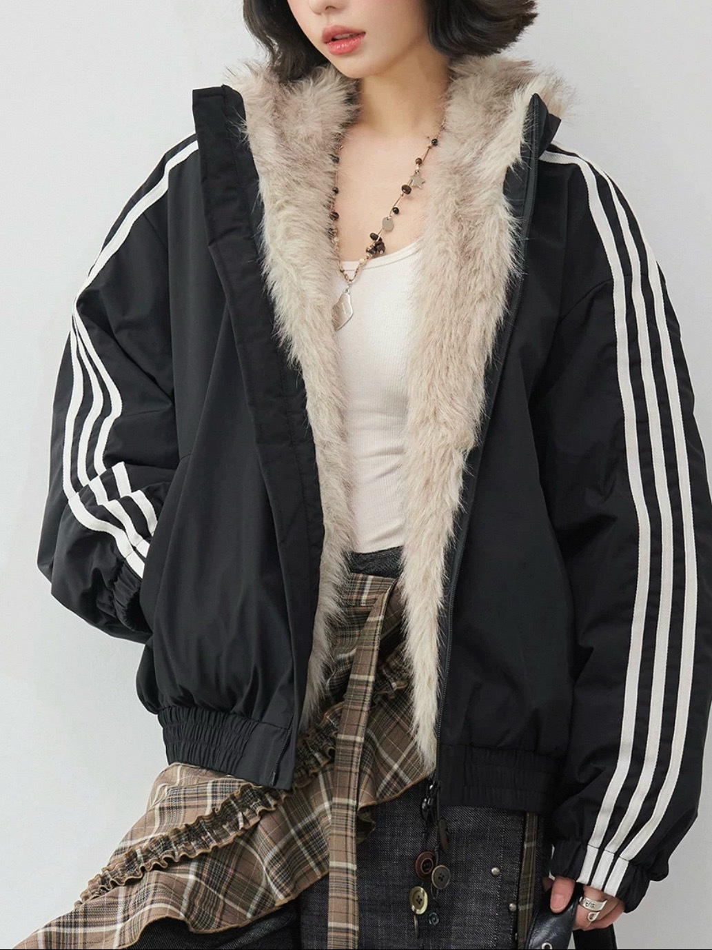 谁来懂一下今年冬天的女装到底啥意思。。。座山雕统治服装业了。。 就像当年的摇粒绒