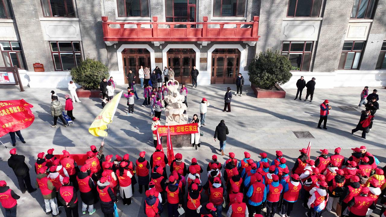 【石家庄身边事《感恩父母・温暖石家庄》公益行动启幕 千份暖袜传孝心 万名市民共筑