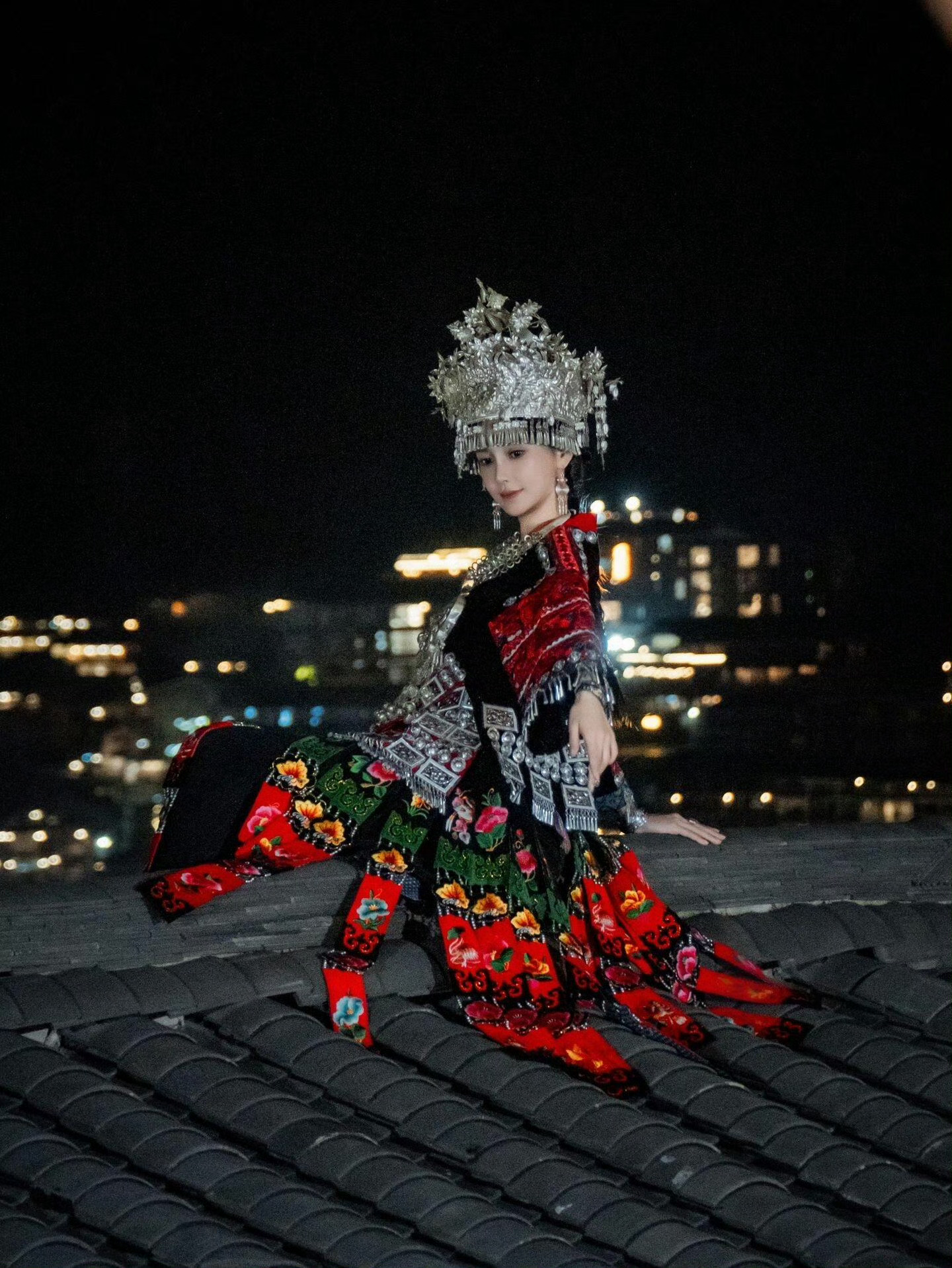 Angelababy苗族服装造型，很惊艳的一次造型