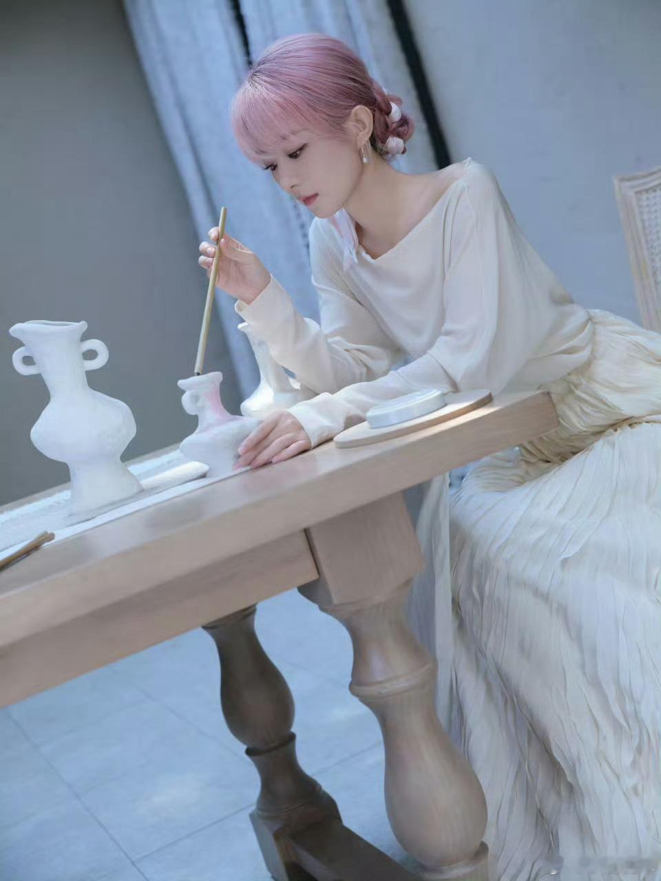 赵丽颖白色仙女长裙这也太好看了吧，白月光即视感，粉嫩嫩的蜜桃公主[爱慕] ​​​