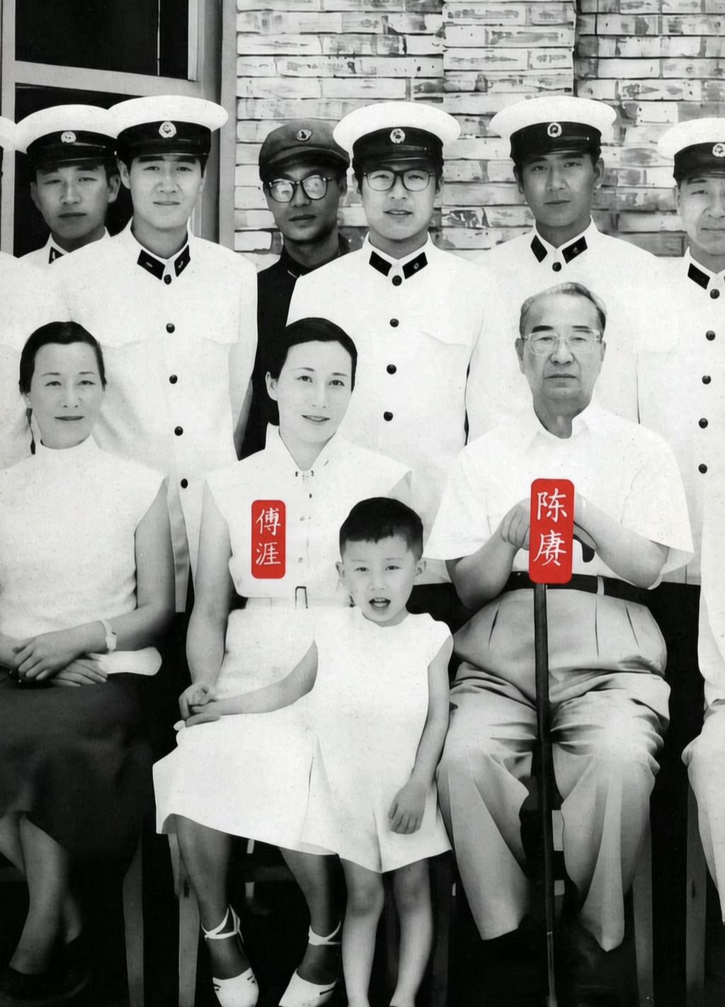 1960年6月7日，时任国防部副部长、哈军工院长的陈庚携夫人傅涯来到太原785厂