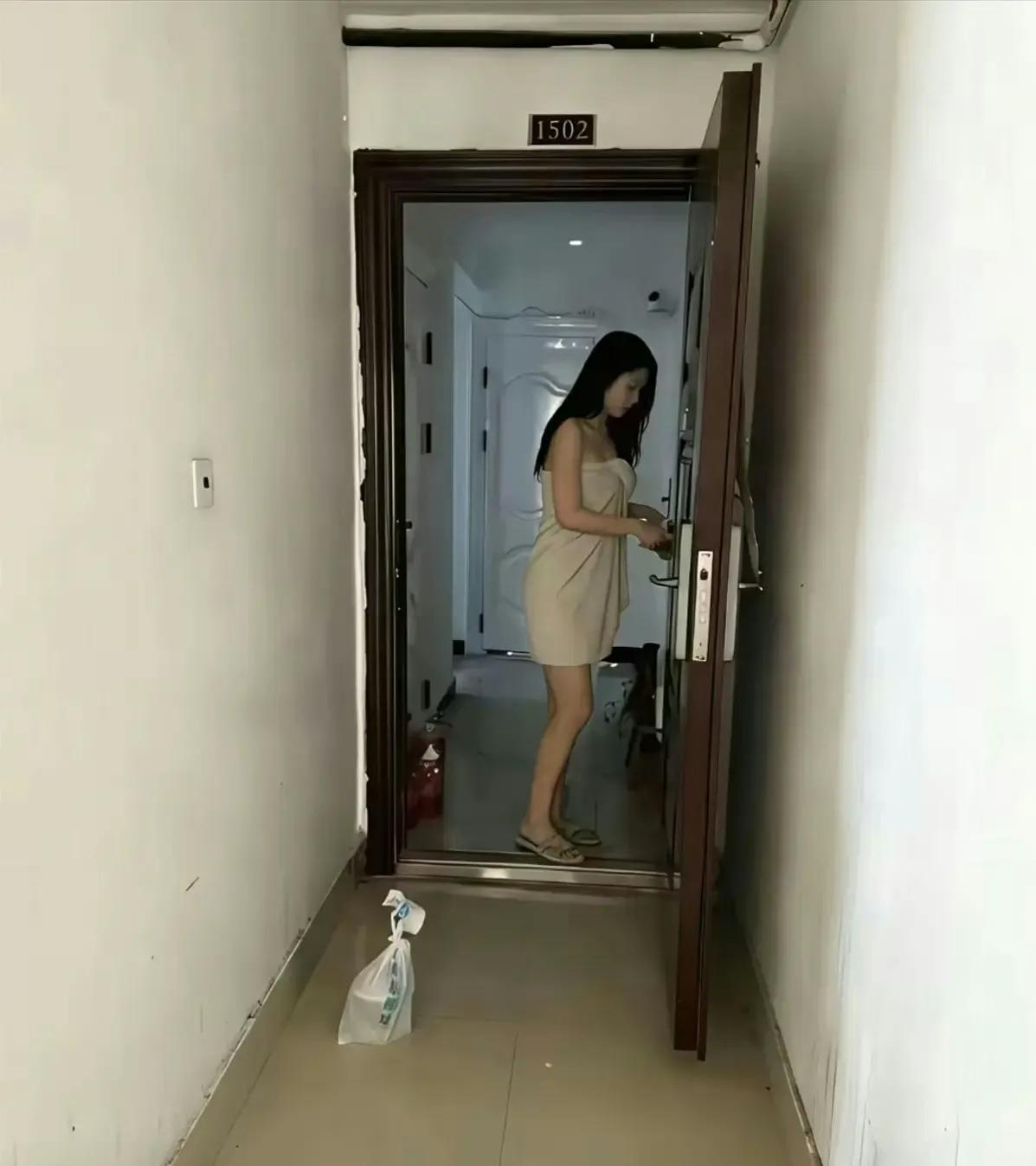 这个送外卖到的时候早了不是时候啊！可憎了。要是晚点到就好了！