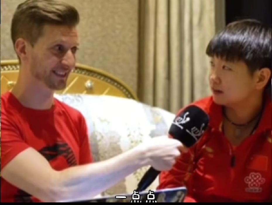 那些年我都si哪里去了！
我宝原来多活泼啊，可爱至极
莎莎：你是我的小呀小苹果
